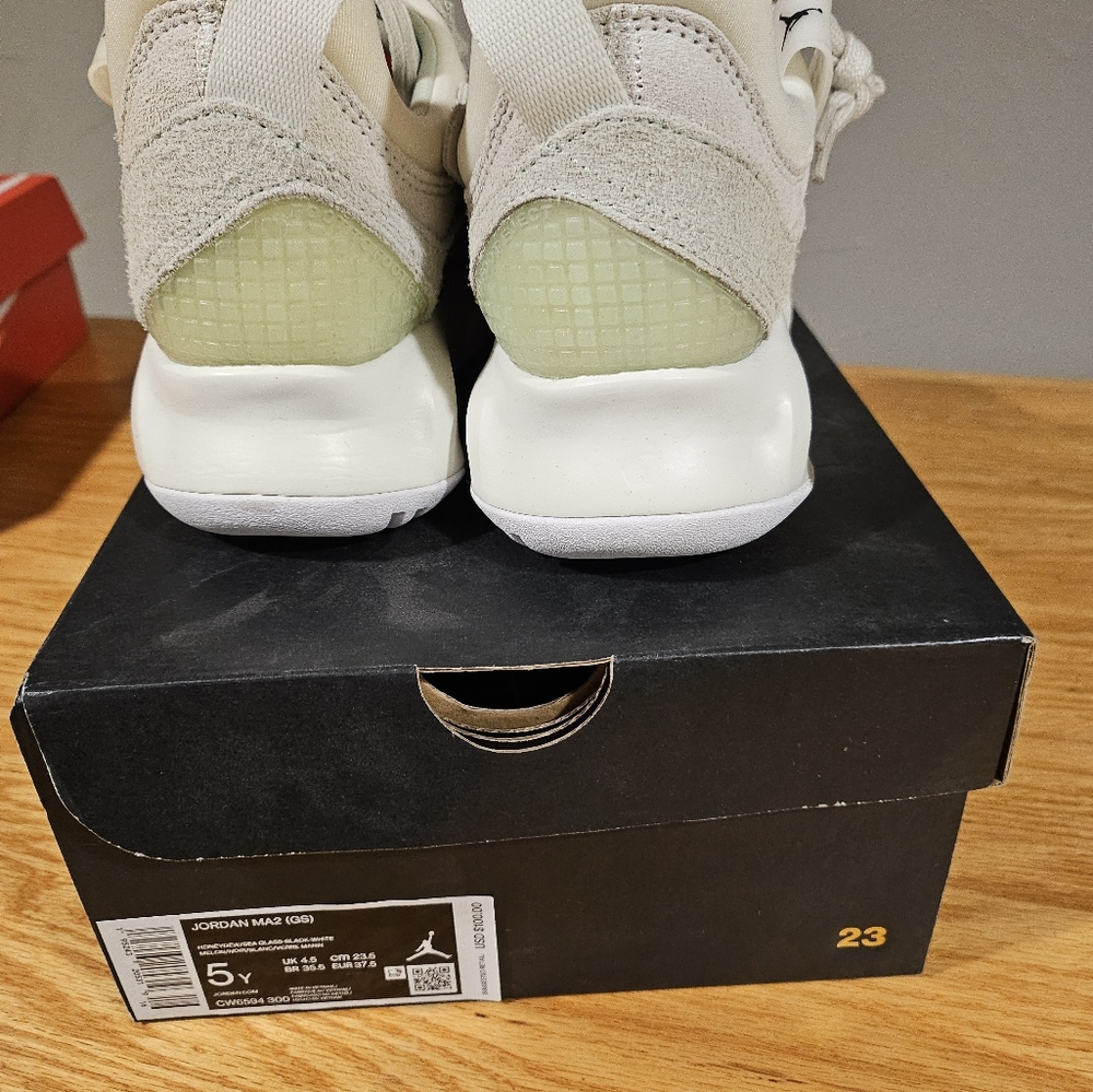 Ladies/Youth Jordans sneakers